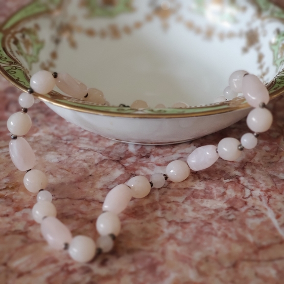 Vintage Single Strand Pink Lucite Necklace - Picture 2 of 4